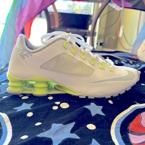 Nike Shox Superfly R4 White and Neon Green Shoes Size 7